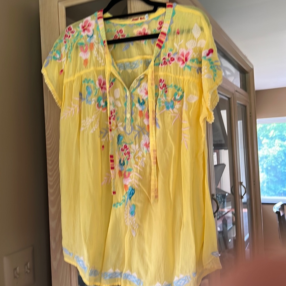 Like new Johnny Was yellow short sleeve…goes with anything!
